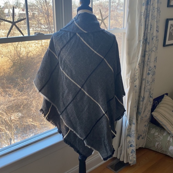 Modena Shawl Wrap One Size - Picture 2 of 6